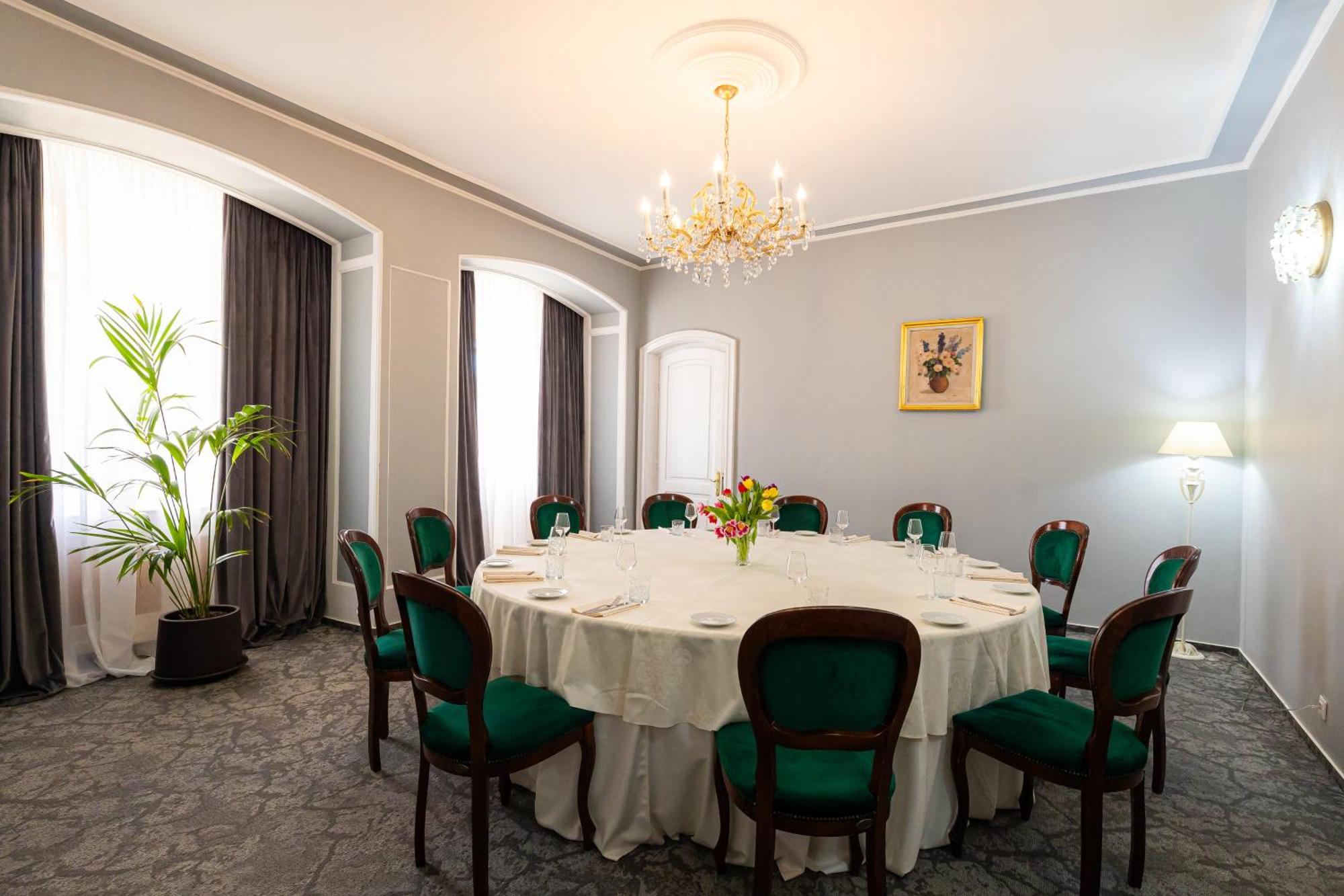 Hotel Brilliant Meses Zalău Exteriér fotografie