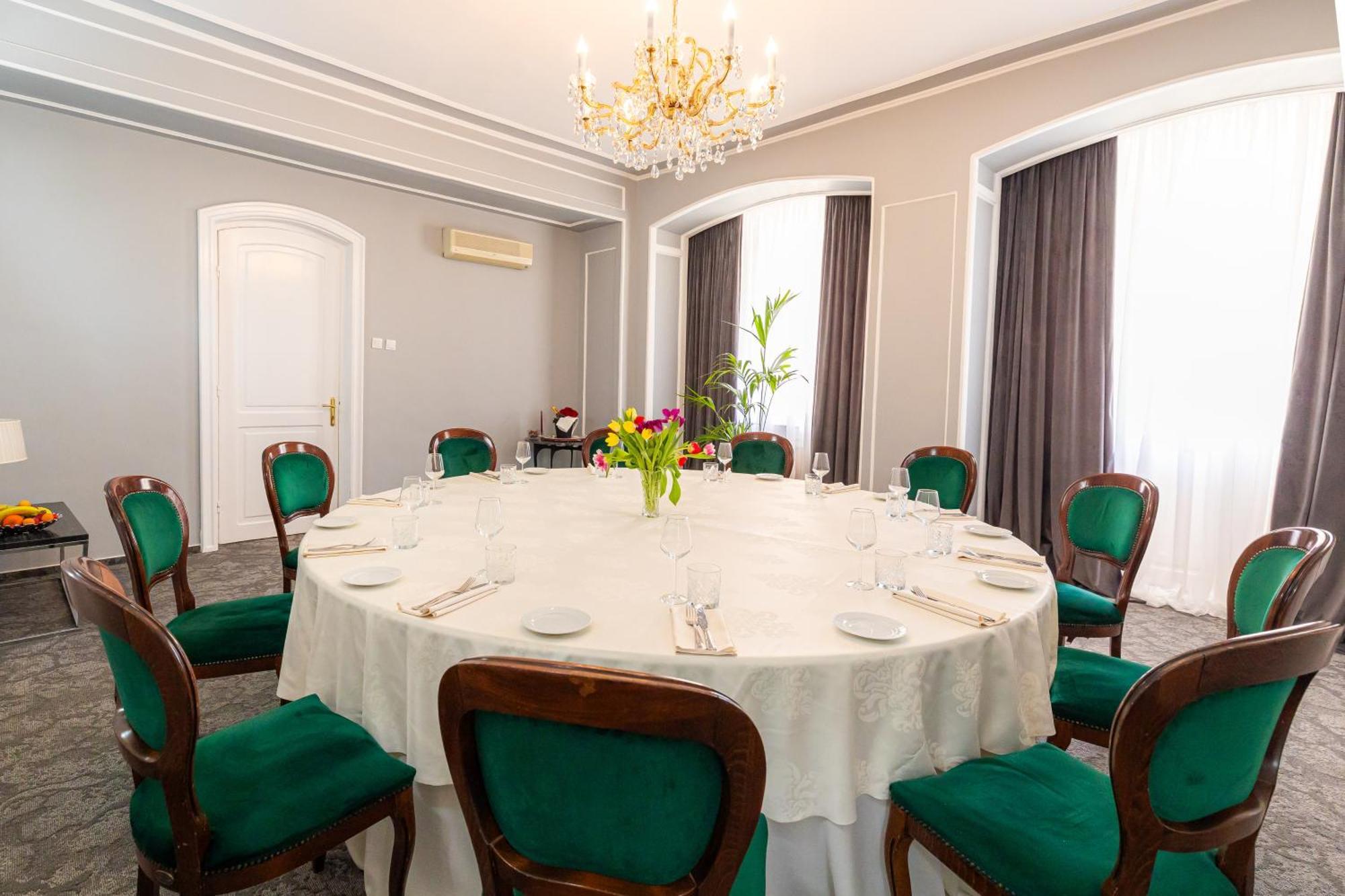 Hotel Brilliant Meses Zalău Exteriér fotografie